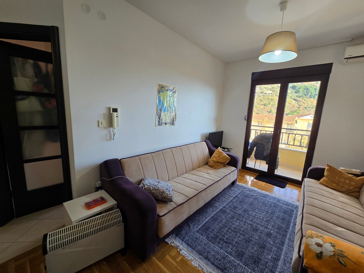 Furnished One-Bedroom Apartment with Partial Sea View, Lazi, Budva